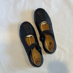 Stride Rite Mary Jane's - leather upper - size 6W big kids